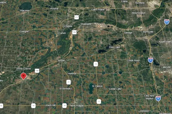 956 Farmers Ridge TRL, Belle Plaine, MN 56011