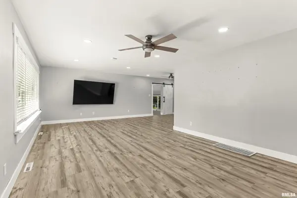 1805 BLOOMINGTON RD, East Peoria, IL 61611