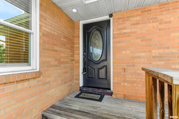 1805 BLOOMINGTON RD, East Peoria, IL 61611