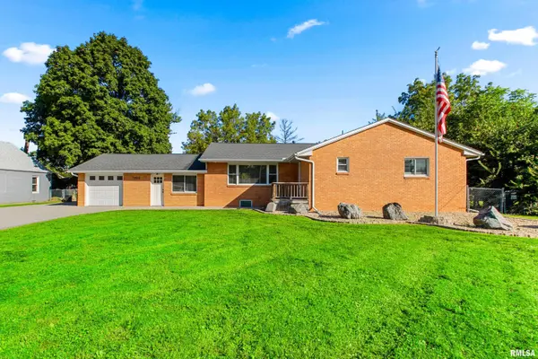 1805 BLOOMINGTON RD, East Peoria, IL 61611