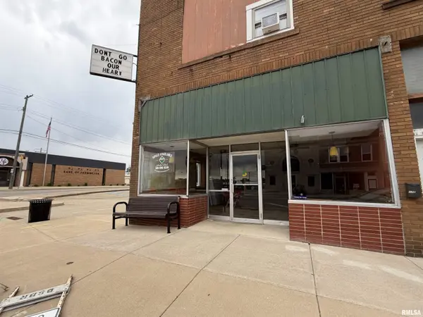 17 E FORT ST, Farmington, IL 61531