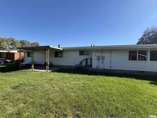 26 S 17TH AVE, Canton, IL 61520