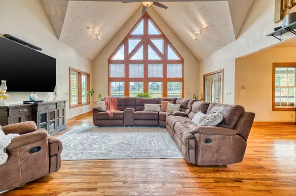 1633 Squire Lyles Rd, Scottsville, KY 42164