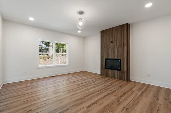 2401 Grover St, Nashville, TN 37207