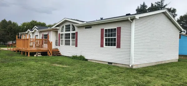 2414 E Wasp Rd, Hutchinson, KS 67501