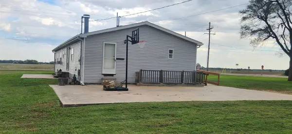 2414 E Wasp Rd, Hutchinson, KS 67501