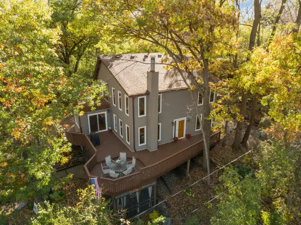 10294 Oak Shore DR, Lakeville, MN 55044