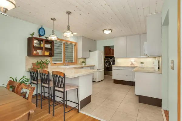 10294 Oak Shore DR, Lakeville, MN 55044