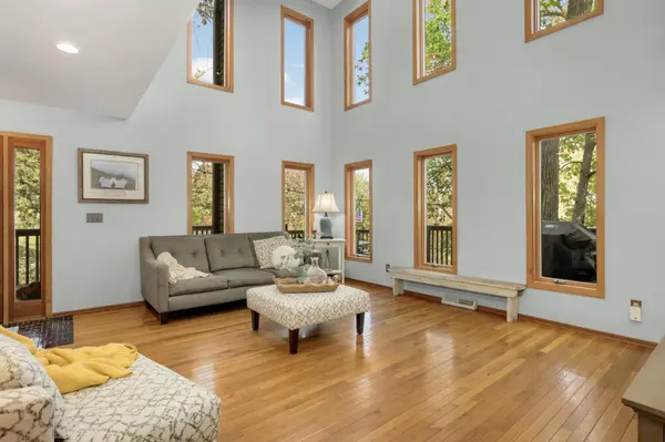 10294 Oak Shore DR, Lakeville, MN 55044