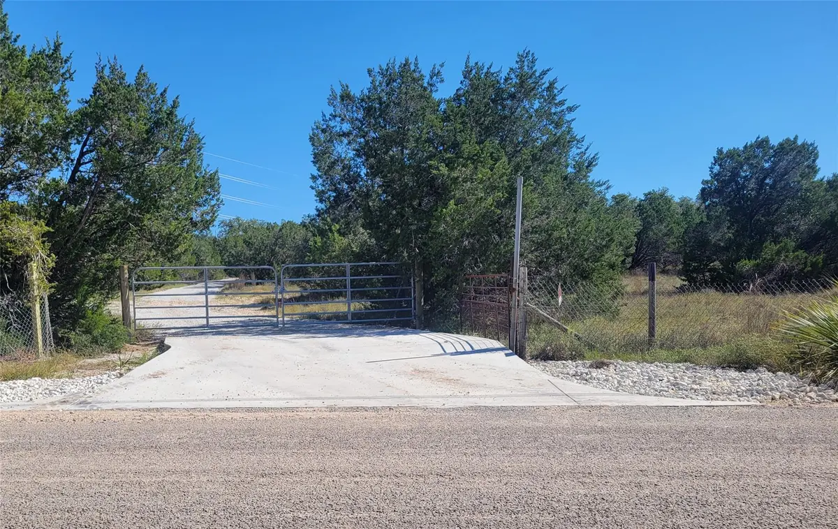 648 Bonita DR, Blanco, TX 78606