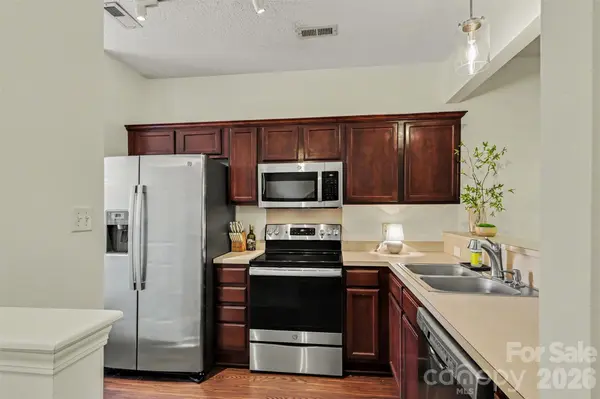 9120 Treyburn DR, Charlotte, NC 28216