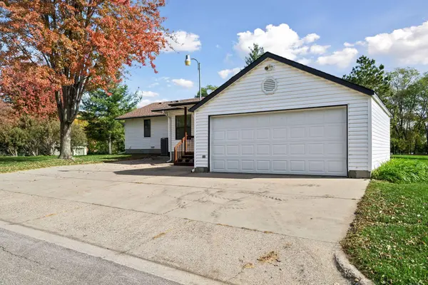15601 Martin DR, Burnsville, MN 55306