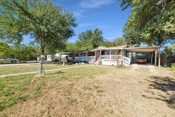 206 Circle DR, Buda, TX 78610