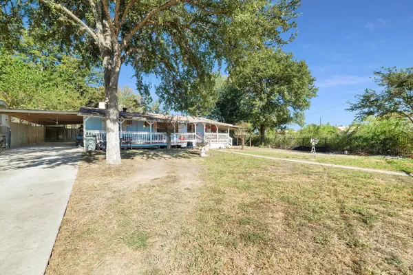 206 Circle DR, Buda, TX 78610