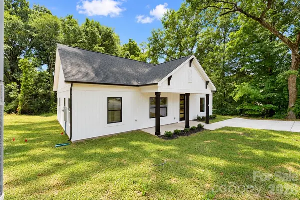 315 W Chestnut ST, Stanley, NC 28164
