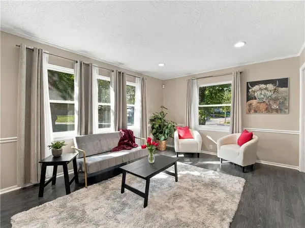 404 SW 2nd ST, Lee's Summit, MO 64063