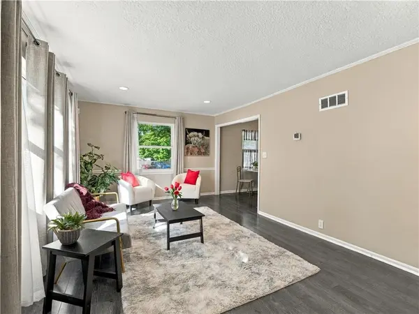 404 SW 2nd ST, Lee's Summit, MO 64063