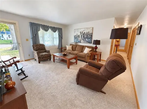 1216 W Crestview DR, Maryville, MO 64468