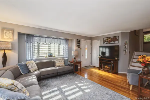 32 Ramsey RD, Commack, NY 11725