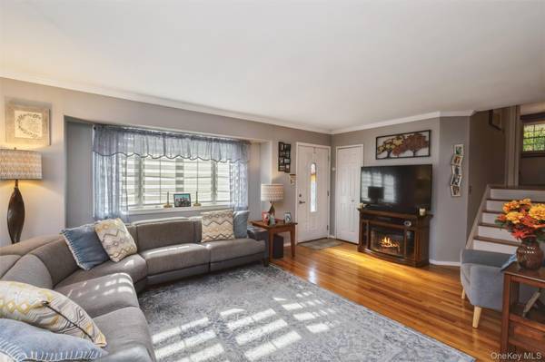 32 Ramsey RD, Commack, NY 11725
