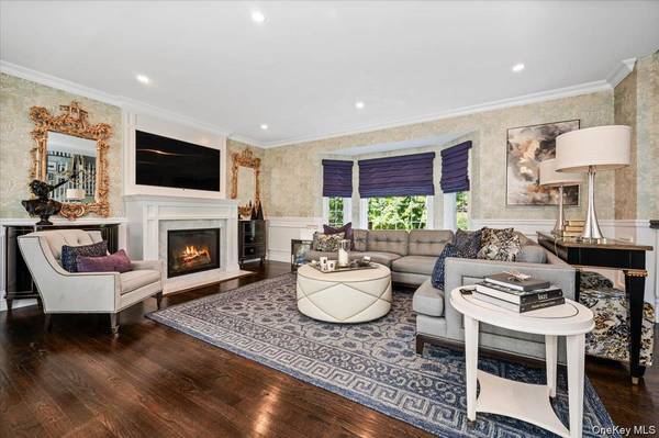 76 Bay RD, Huntington, NY 11743