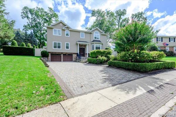 76 Bay RD, Huntington, NY 11743