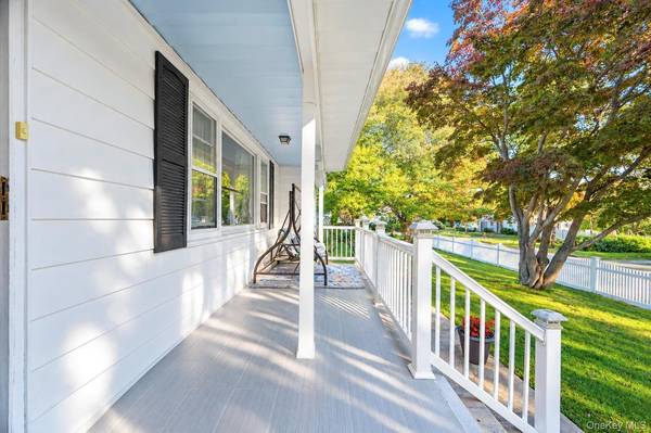 431 Blue Point RD, Farmingville, NY 11738