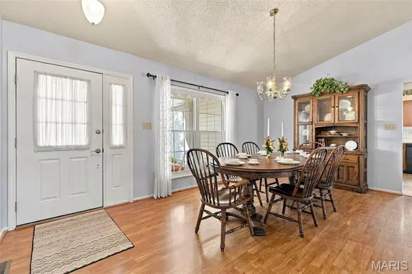 884 Chestnut Oak DR, St Charles, MO 63303