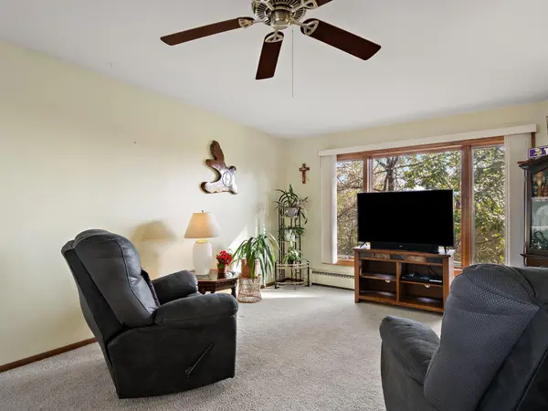 608 E 2nd ST, Waconia, MN 55387