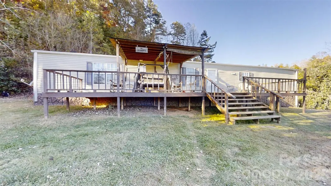 2010 Sandy Mush RD, Marshall, NC 28753