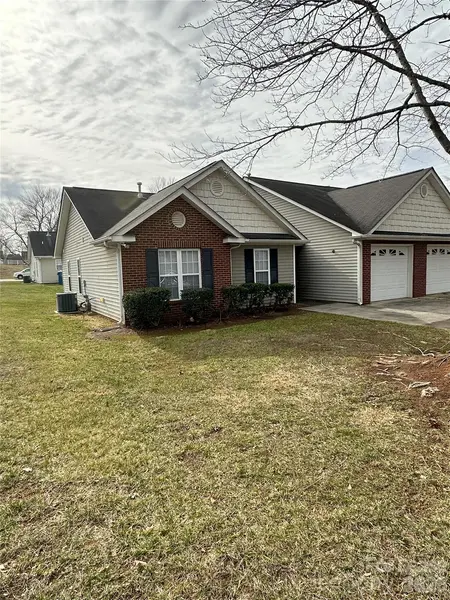 215 Edinburgh CT, Mount Holly, NC 28120