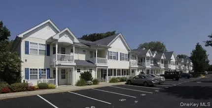 81 Secatogue AVE #42, Farmingdale, NY 11735