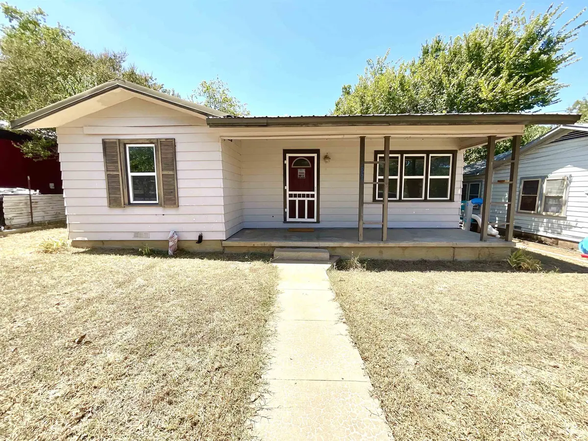 1007 Flag ST, Llano, TX 78643