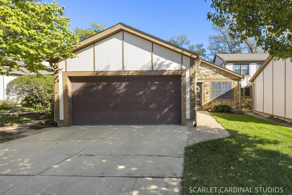 913 Wheaton Oaks DR, Wheaton, IL 60187