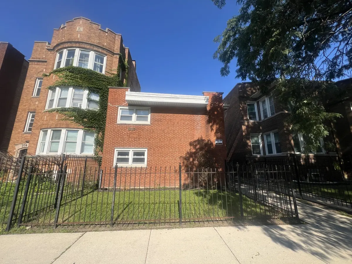 7832 S Cregier AVE #2W, Chicago, IL 60649