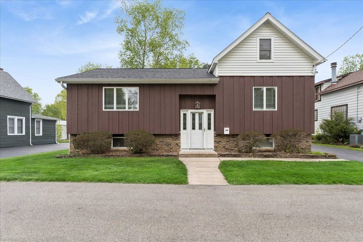 1631 Park ST, Mchenry, IL 60050