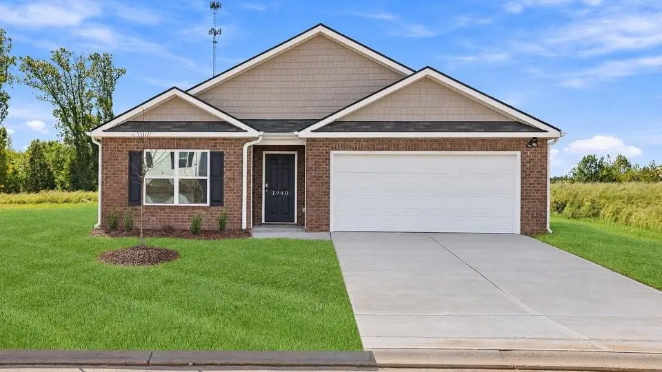 1940 Gracie DR, Woodruff, SC 29388