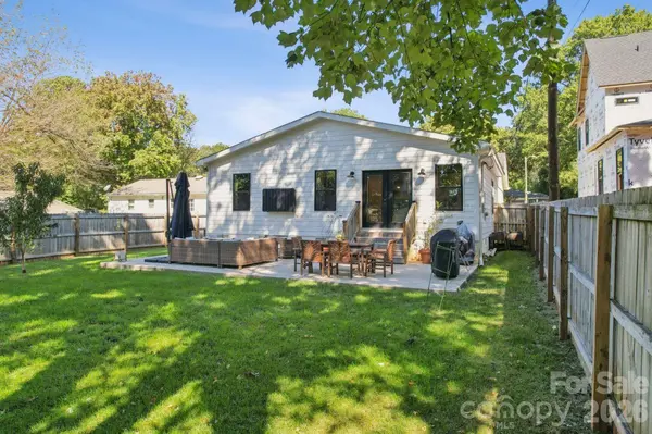 512 Manhasset RD, Charlotte, NC 28209