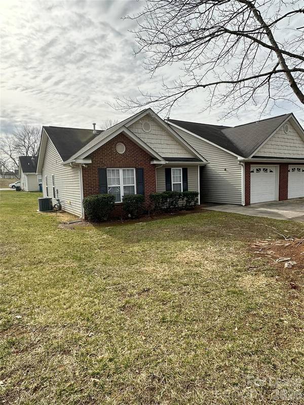 215 Edinburgh CT, Mount Holly, NC 28120