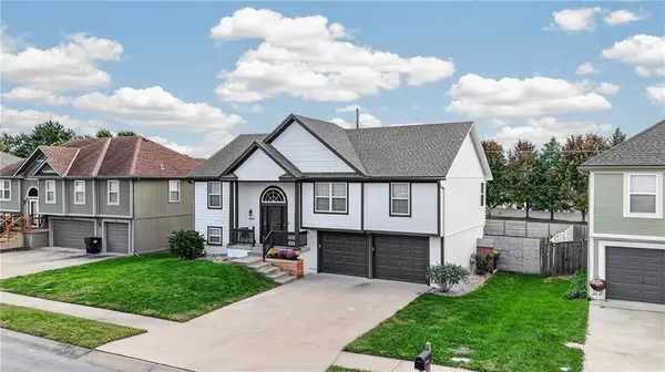 963 NW Dogwood DR, Grain Valley, MO 64029