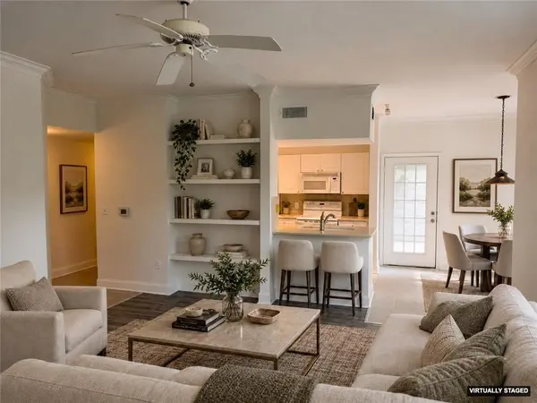 11630 Tomahawk CreeK Pkwy #J, Leawood, KS 66211
