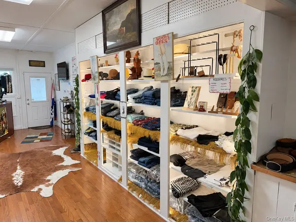 12900 Main RD #west, Mattituck, NY 11952