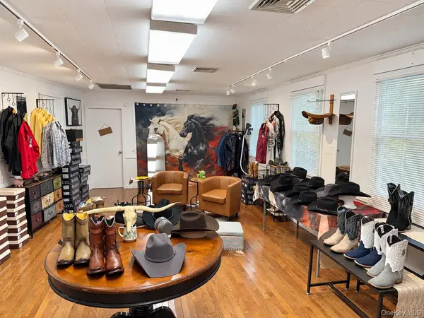 12900 Main RD #west, Mattituck, NY 11952