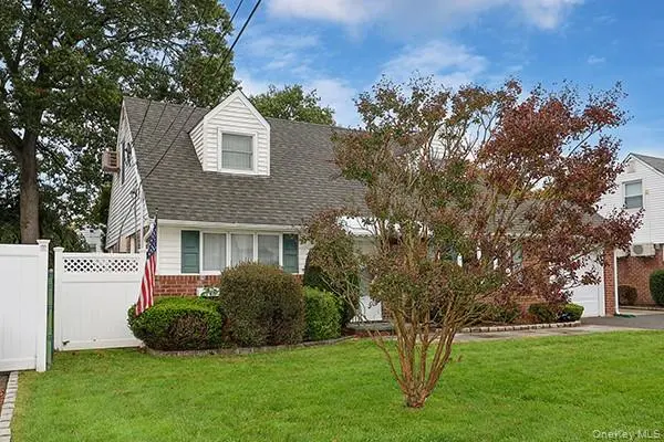 467 Von Elm AVE, East Meadow, NY 11554