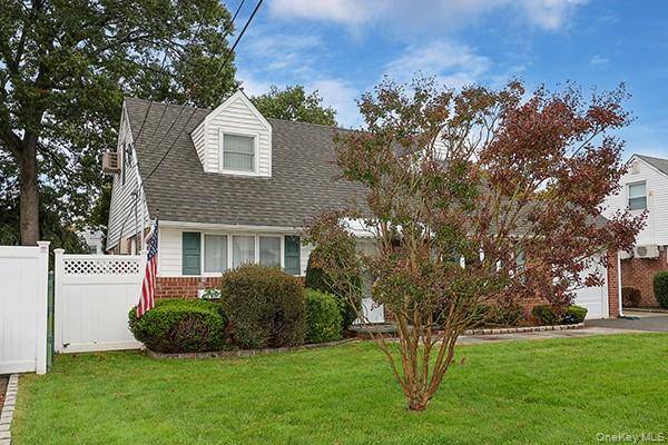 467 Von Elm AVE, East Meadow, NY 11554