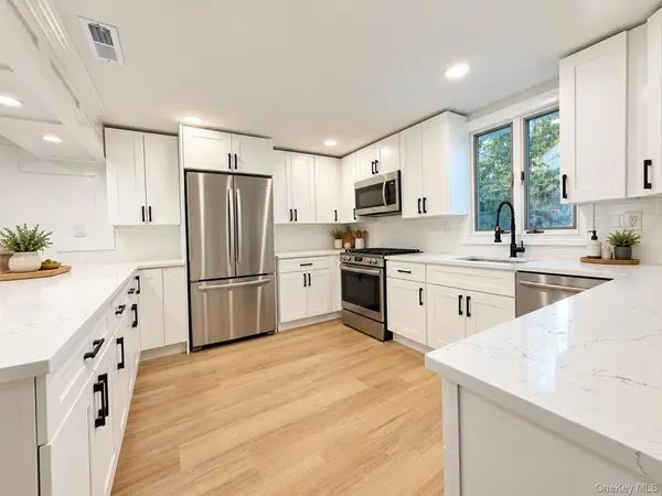 18 Willow ST, Selden, NY 11784