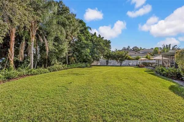 1605 N LAKE SHORE DR, Sarasota, FL 34231