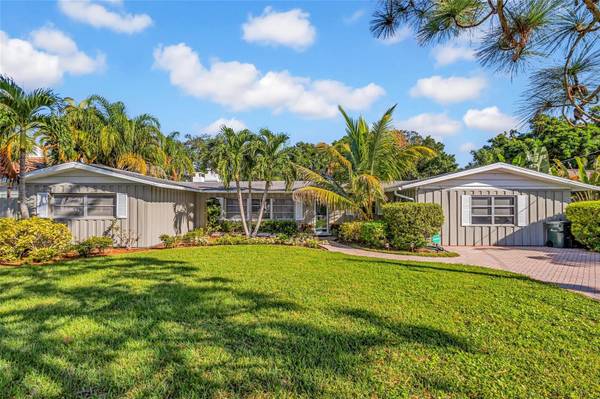 1605 N LAKE SHORE DR, Sarasota, FL 34231