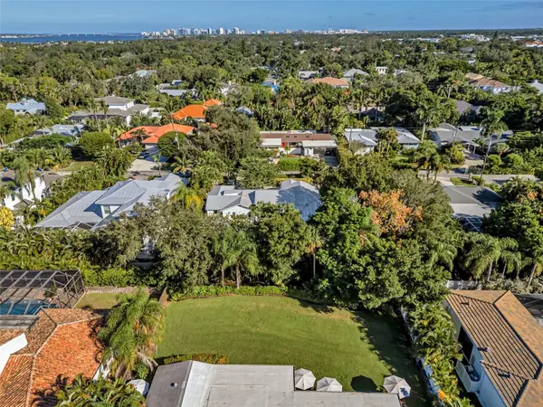1605 N LAKE SHORE DR, Sarasota, FL 34231