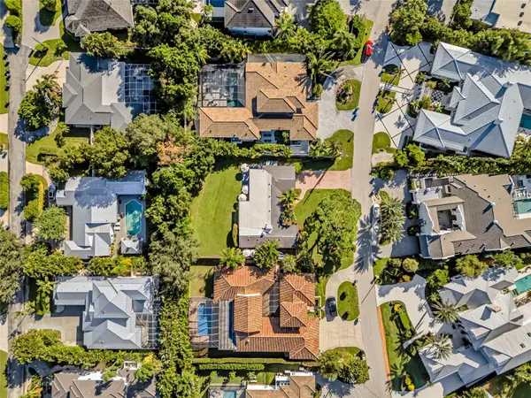 1605 N LAKE SHORE DR, Sarasota, FL 34231